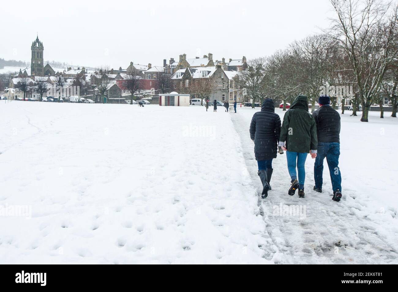 Scottish Borders town Peebles receives heavy snowfall with residents ...