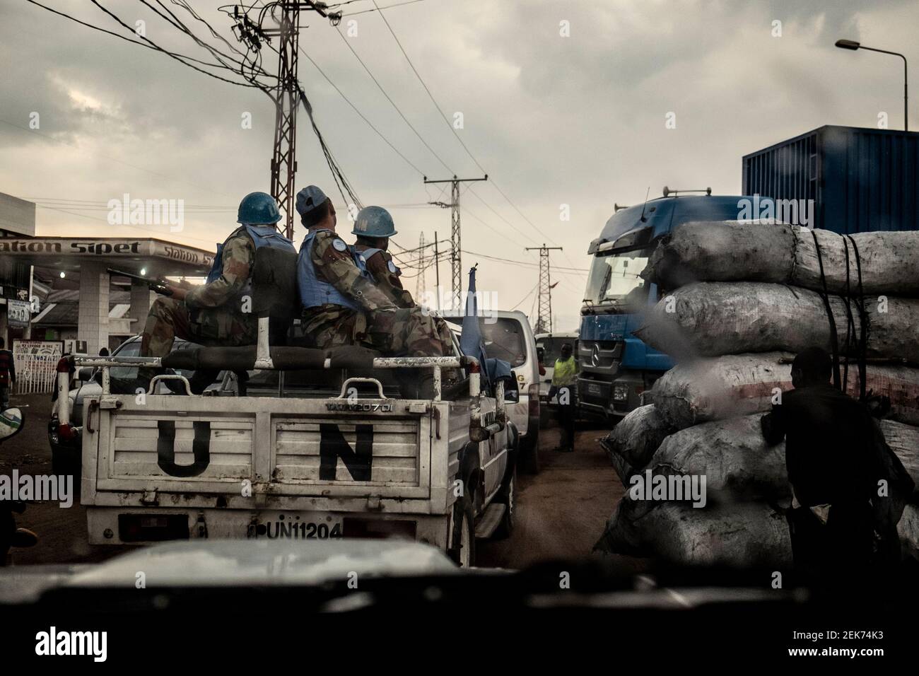 Blue helmets of the UN on the road of Goma, North Kivu, DRC Stock Photo