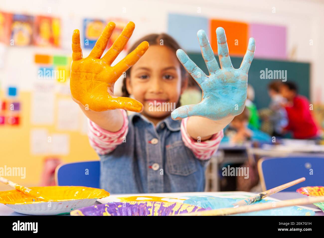 Art class in a school classroom Stock Photo Alamy