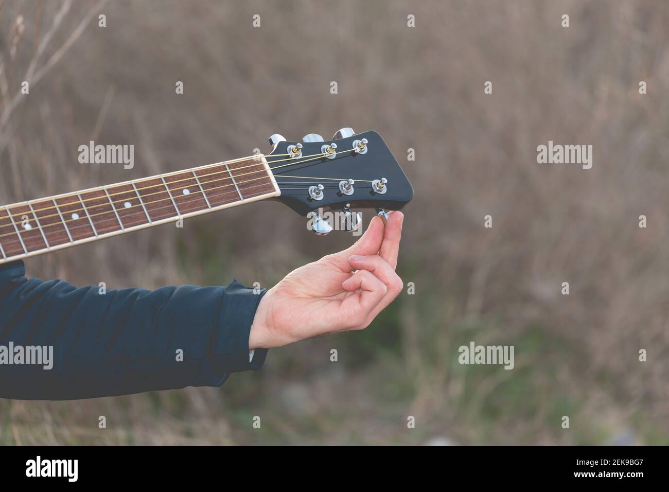 how to play raise a hallelujah on guitar