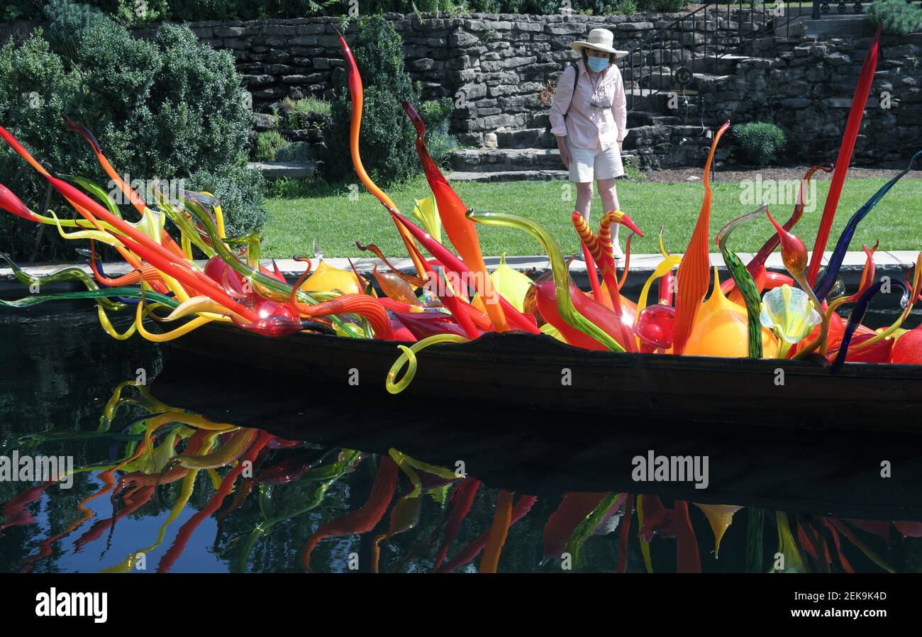 A view of Chihuly Studio's 'Fiori Boat' is part of Chihuly at Cheekwood, which opens to the public this Saturday, July 18, 2020. Chihuly at Cheekwood is a large-scale art exhibit featuring 17 installations through out the gardens and inside the historic mansion and museum. Chihuly 30 (Photo by Shelley Mays/The Tennessean /USA Today Network/Sipa USA) Stock Photo