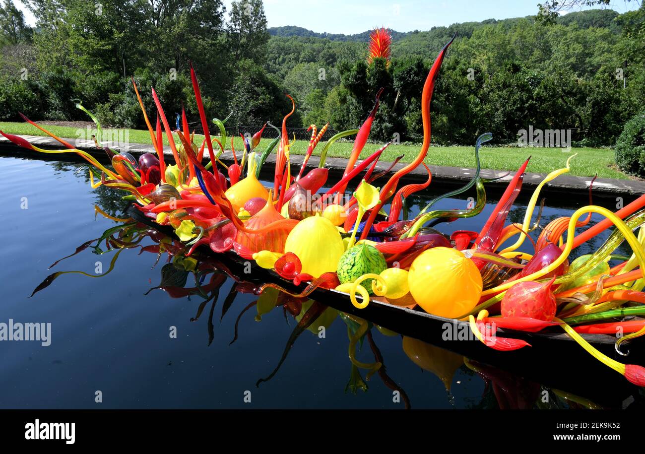 Chihuly Studio's 'Fiori Boat' reflects on a pond at Cheekwood. Chihuly at Cheekwood opens to the public this Saturday, July 18, 2020 and is a large-scale art exhibit featuring 17 installations through out the gardens and inside the historic mansion and museum. Chihuly 20 (Photo by Shelley Mays/The Tennessean /USA Today Network/Sipa USA) Stock Photo