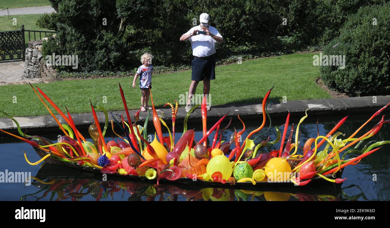 A view of Chihuly Studio's 'Fiori Boat' is part of Chihuly at Cheekwood, which opens to the public this Saturday, July 18, 2020. Chihuly at Cheekwood is a large-scale art exhibit featuring 17 installations through out the gardens and inside the historic mansion and museum. Chihuly 01 (Photo by Shelley Mays/The Tennessean /USA Today Network/Sipa USA) Stock Photo