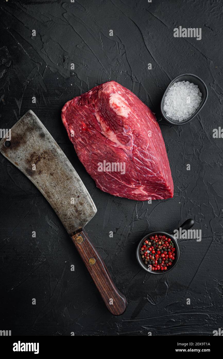 https://c8.alamy.com/comp/2EK9T1A/beef-meat-cut-raw-set-with-old-butcher-cleaver-knife-on-black-background-top-view-flat-lay-2EK9T1A.jpg
