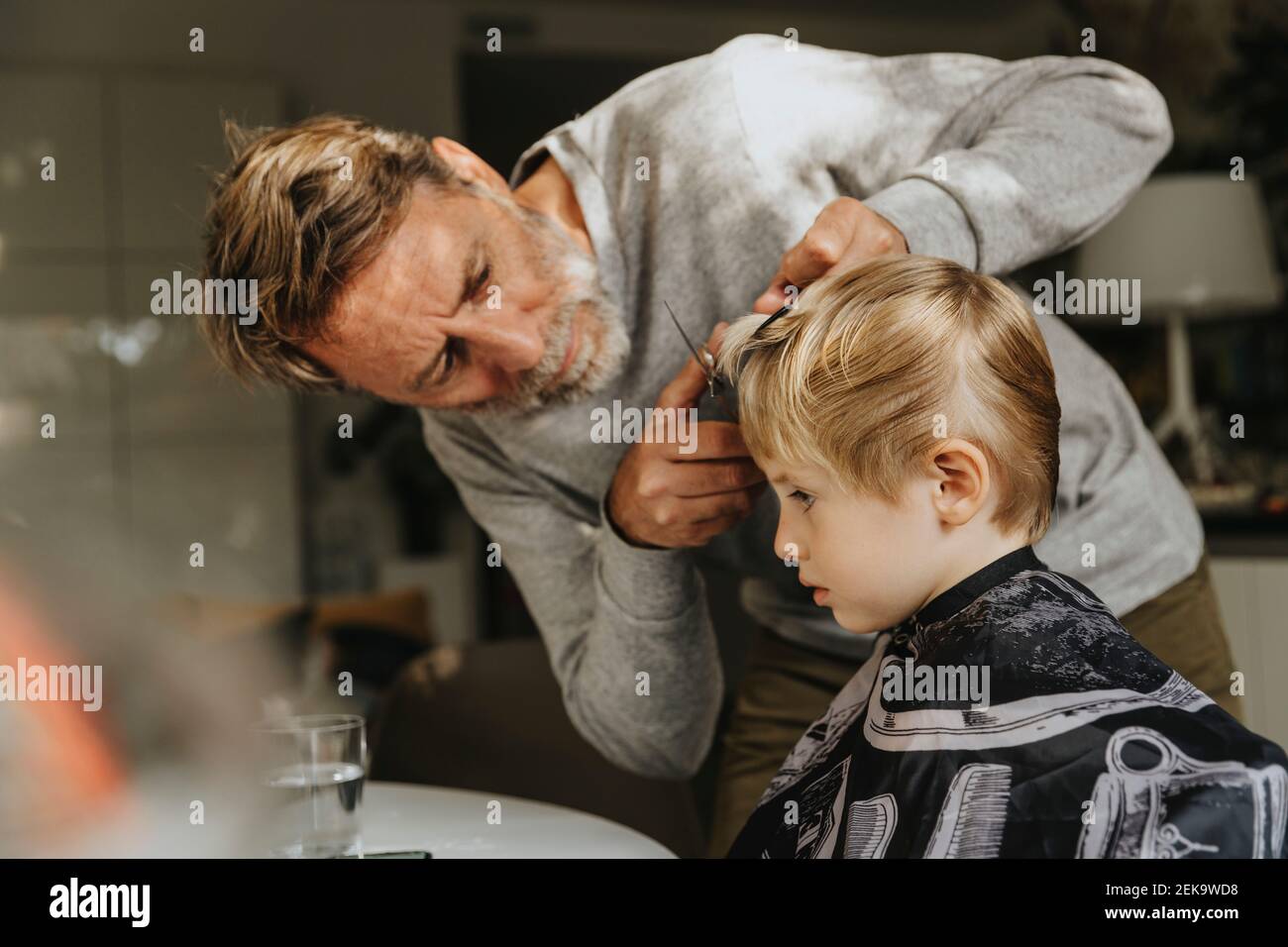 Children haircut hi-res stock photography and images - Alamy, image size:1300x956