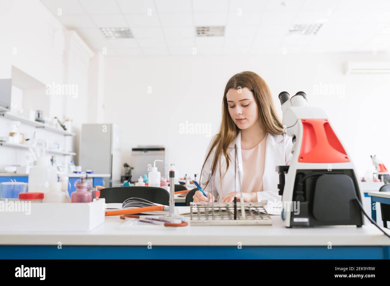 Female white lab coat hi-res stock photography and images - Alamy