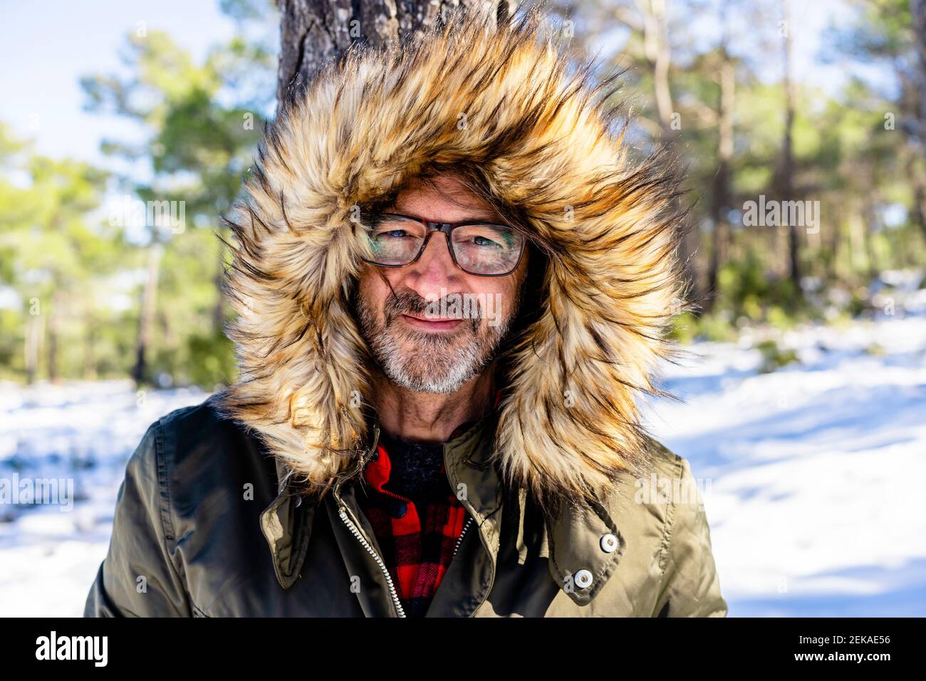 Wearing winter coat hi-res stock photography and images - Alamy