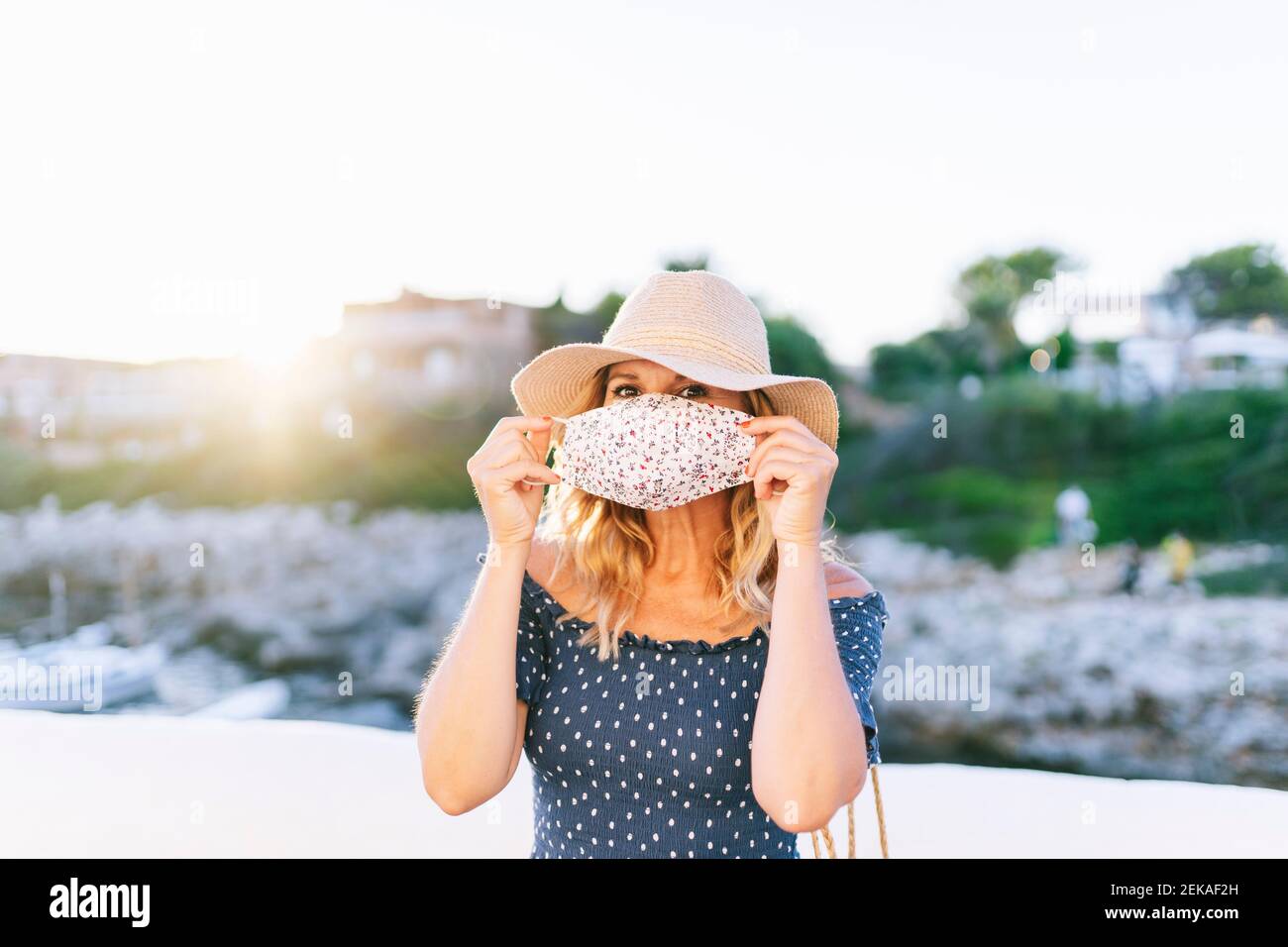 Clear face mask hires stock photography and images Alamy