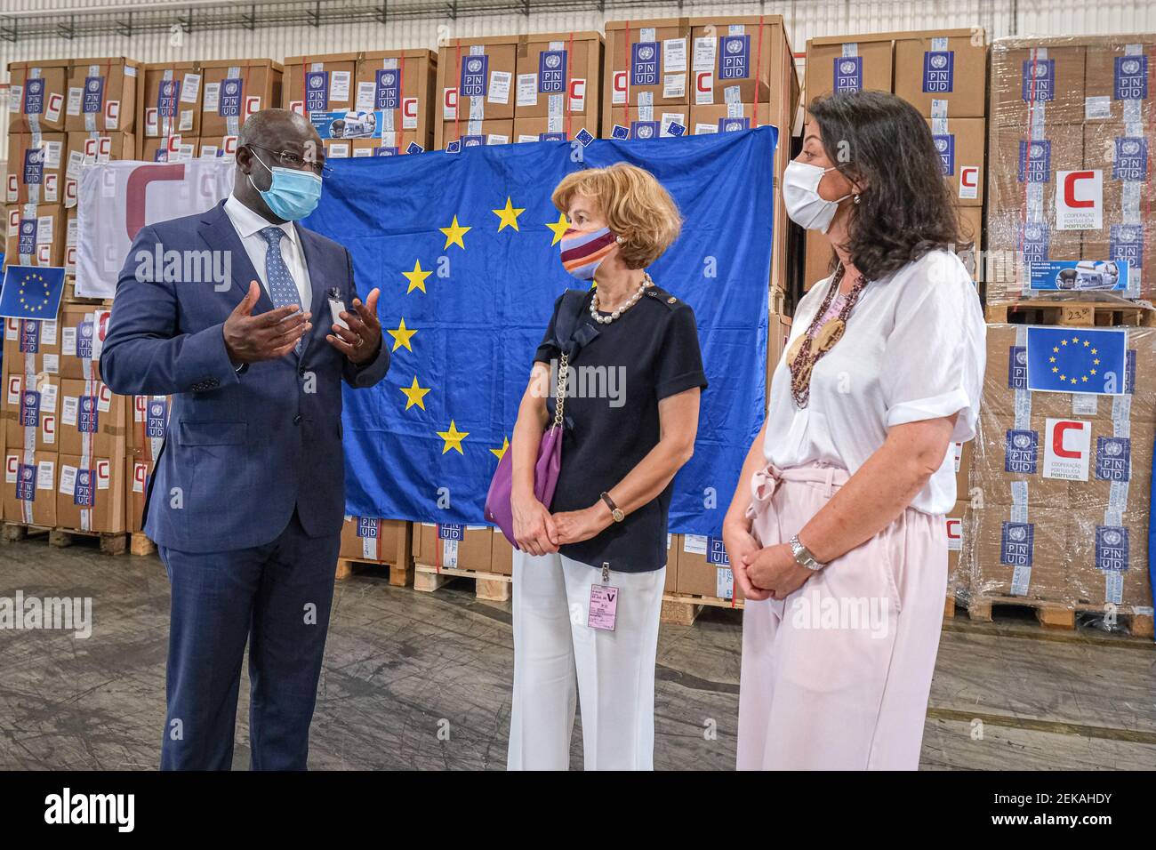 Lisbon, 07/22/2020 - Shipment of medical supplies to Bissau, with the  presence of the Secretary of State for Foreign Affairs Teresa Ribeiro, the  ambassador of Guinea Helder Vaz Lopes and the representative