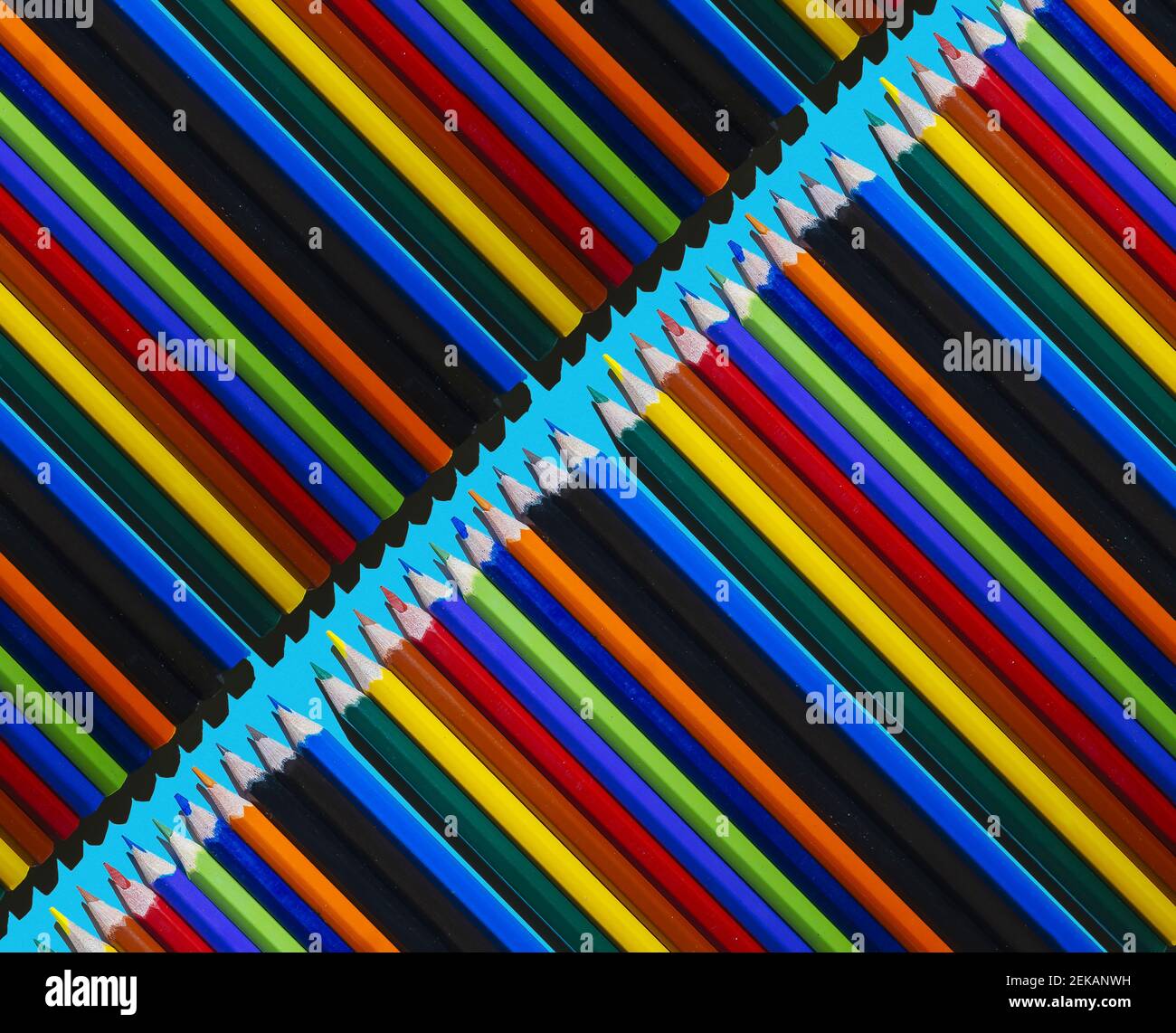 https://c8.alamy.com/comp/2EKANWH/pattern-of-rows-of-colorful-pencils-2EKANWH.jpg