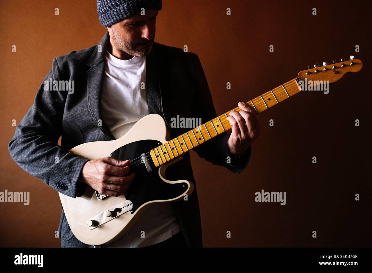 Hand and guitar hi-res stock photography and images - Alamy