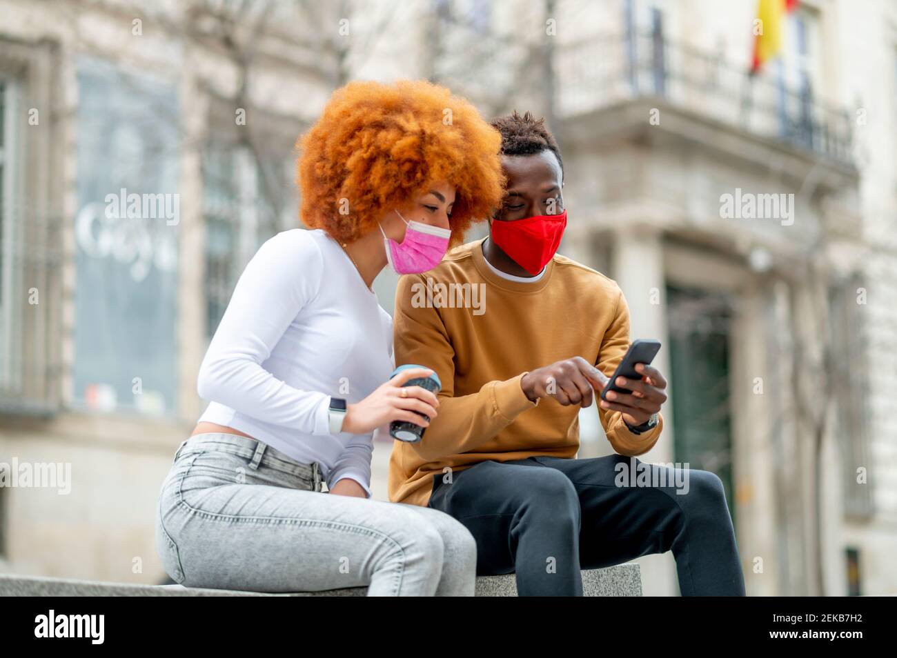 Couple wearing face mask hires stock photography and images Alamy