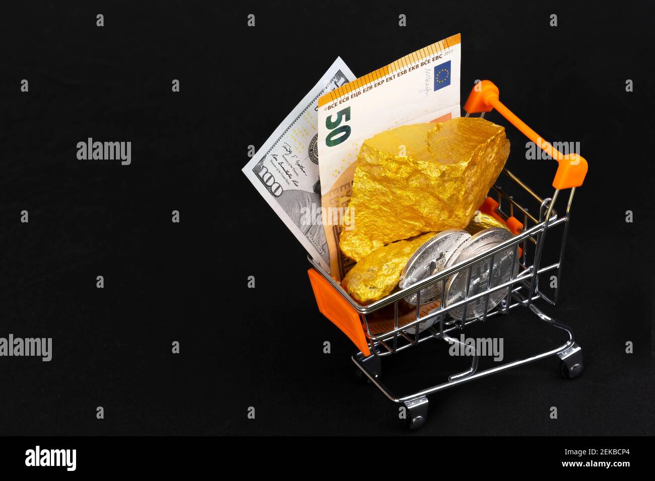 Gold mini cart bitcoin hi-res stock photography and images - Alamy