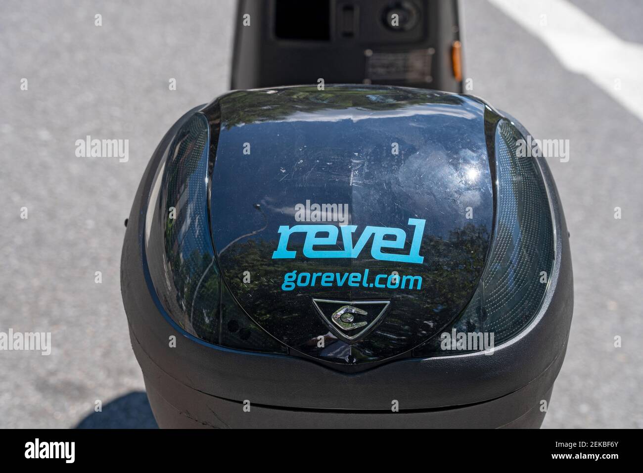 Electric scooters in new york hires stock photography and images Alamy