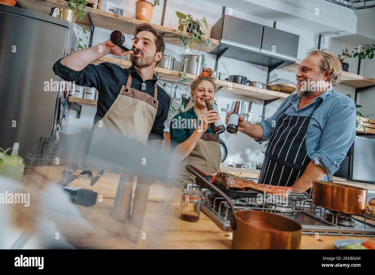 Cheerful chefs hi-res stock photography and images - Alamy