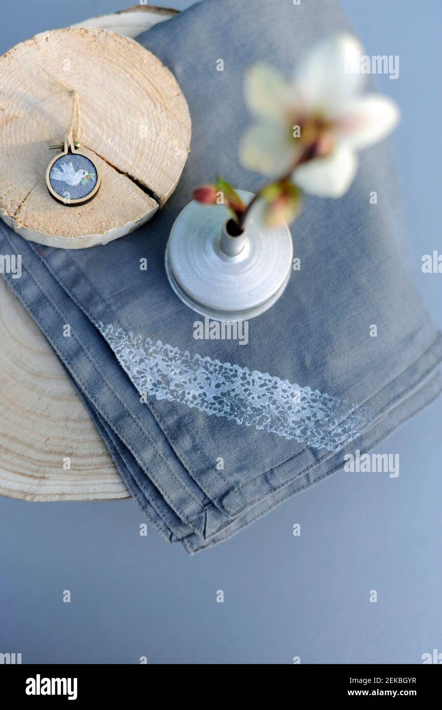 DIY Easter Table Decorations Stock Photo Alamy Diy easter table decorations stock photo alamy