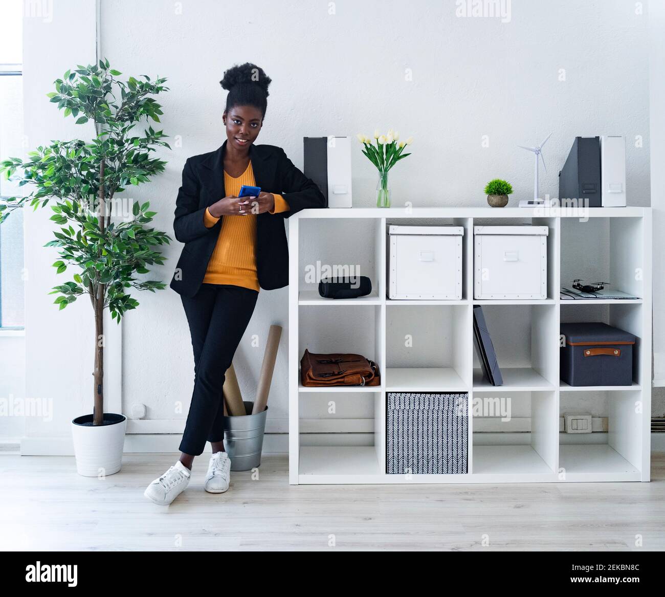 Front office rack hi-res stock photography and images - Alamy