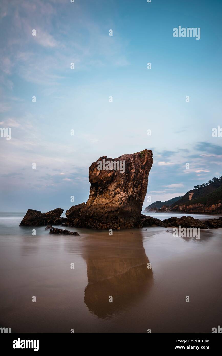 Rough sea and beach hi-res stock photography and images - Alamy