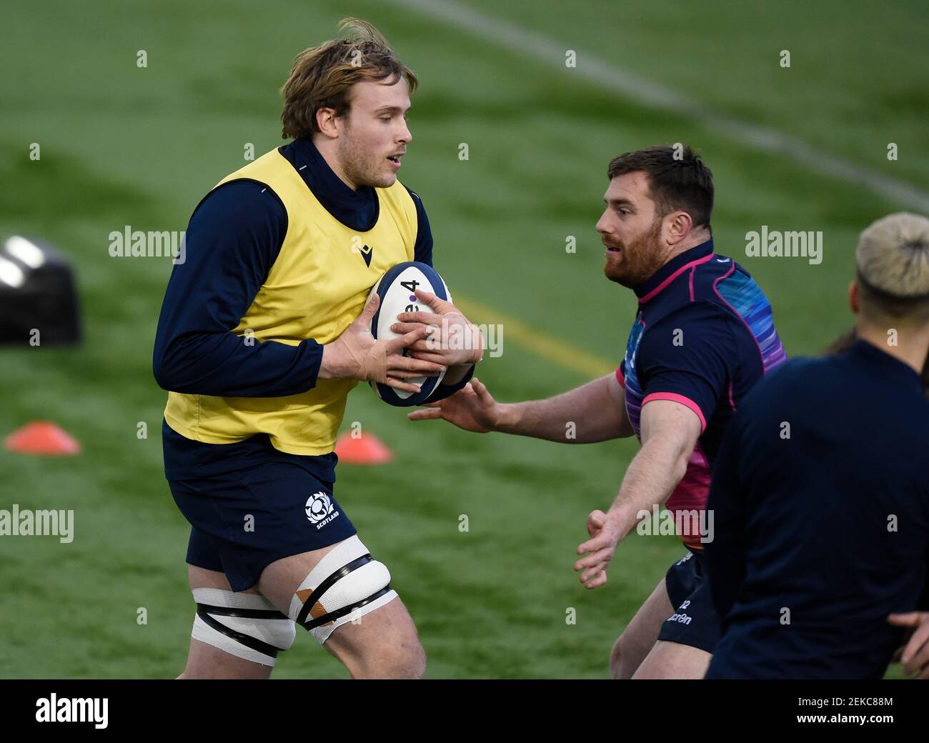 Scottish rugby player jonny gray hi-res stock photography and images ...