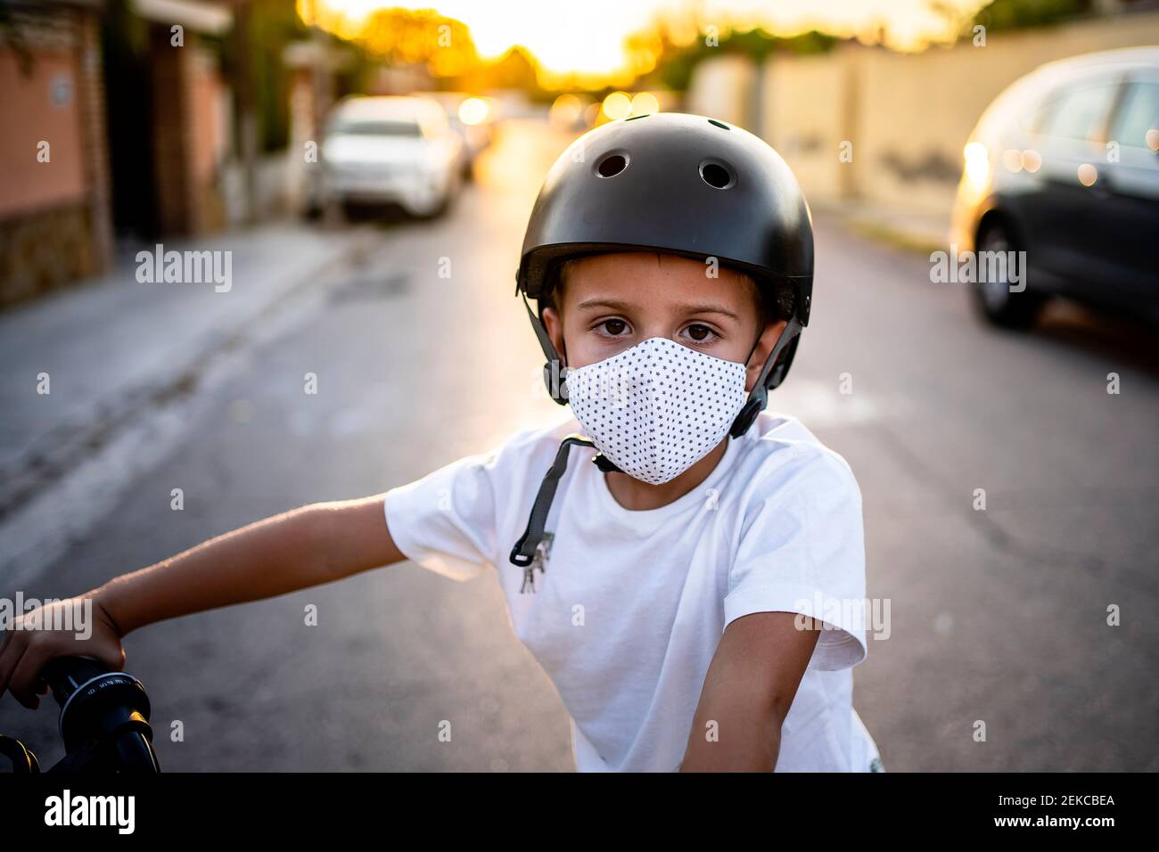 Bike helmet with face protection 2025
