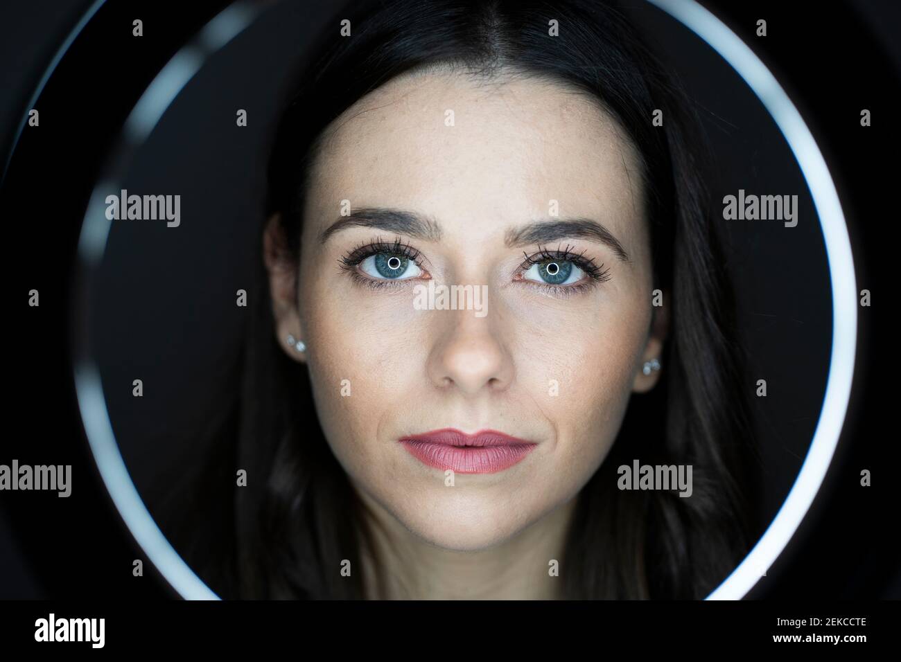 Ring light eyes hi-res stock photography and images - Alamy