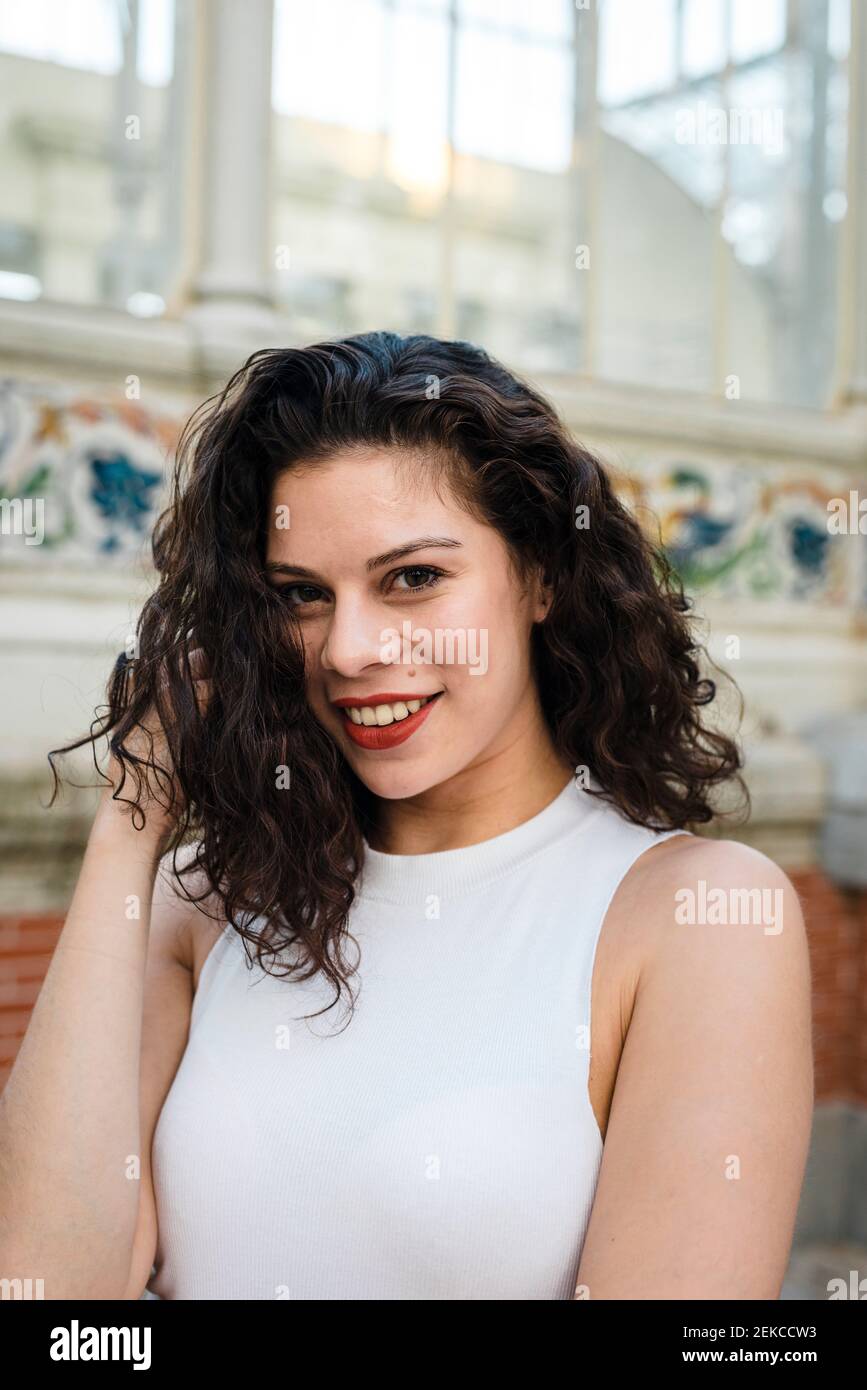 Woman wearing red tank top hi-res stock photography and images - Alamy