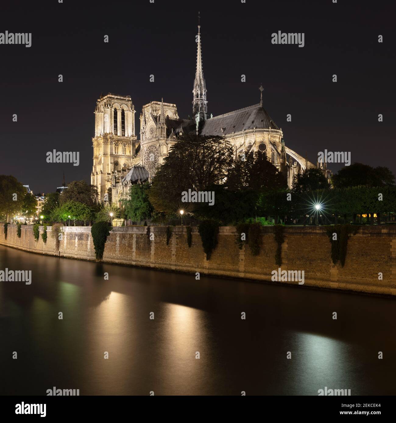 France, Ile-de-France, Paris, Long exposure of Seine canal at night with Notre-Dame de Paris in background Stock Photo