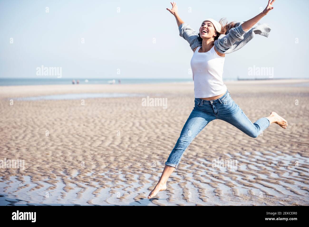 Woman beach vitality hat hi-res stock photography and images - Alamy