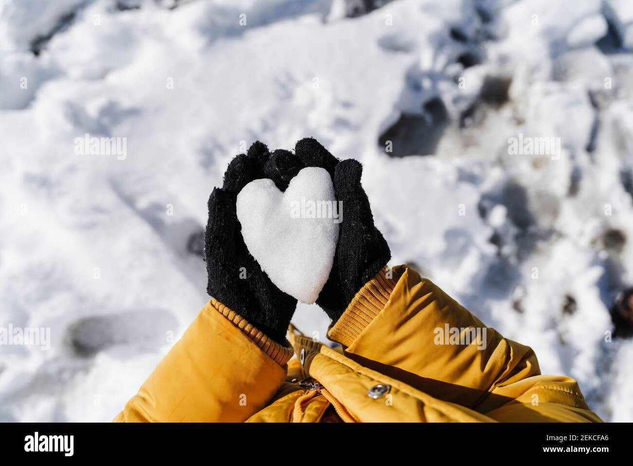 Snow heart in hand hi-res stock photography and images - Page 2