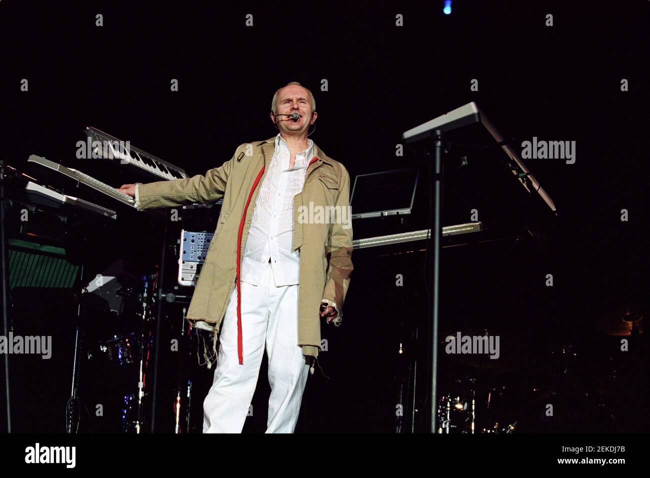 Howard Jones on stage at 'The Here And Now 80's Concert' held at Wembley Arena in London, UK. 25th April 2002 Stock Photo