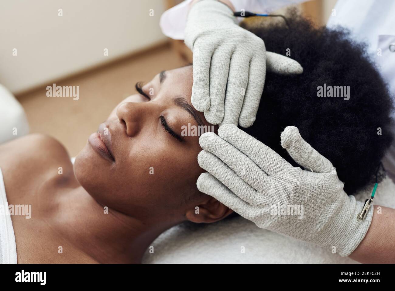 Face rejuvenation with the help of microcurrent therapy. Lymphatic