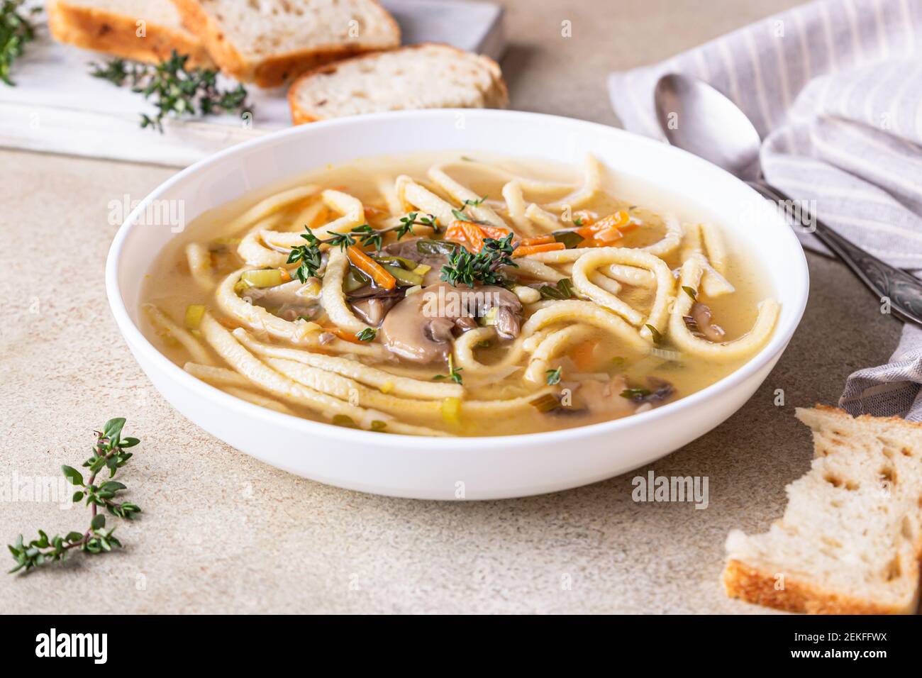 Домашняя лапша рецепт с соусом. Суп лапша. Суп-лапша с грибами. Суп лапша домашняя. Грибной суп.