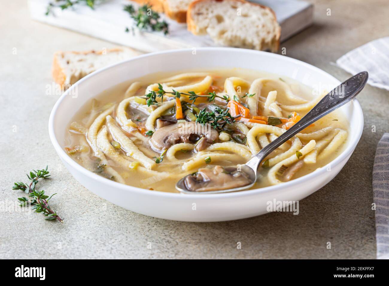 Суп с лапшой и сыром. Суп лапша грибная. Суп лапша грибная Азбука вкуса. Грибной суп с домашней лапшой. Суп лапша с шампиньонами.