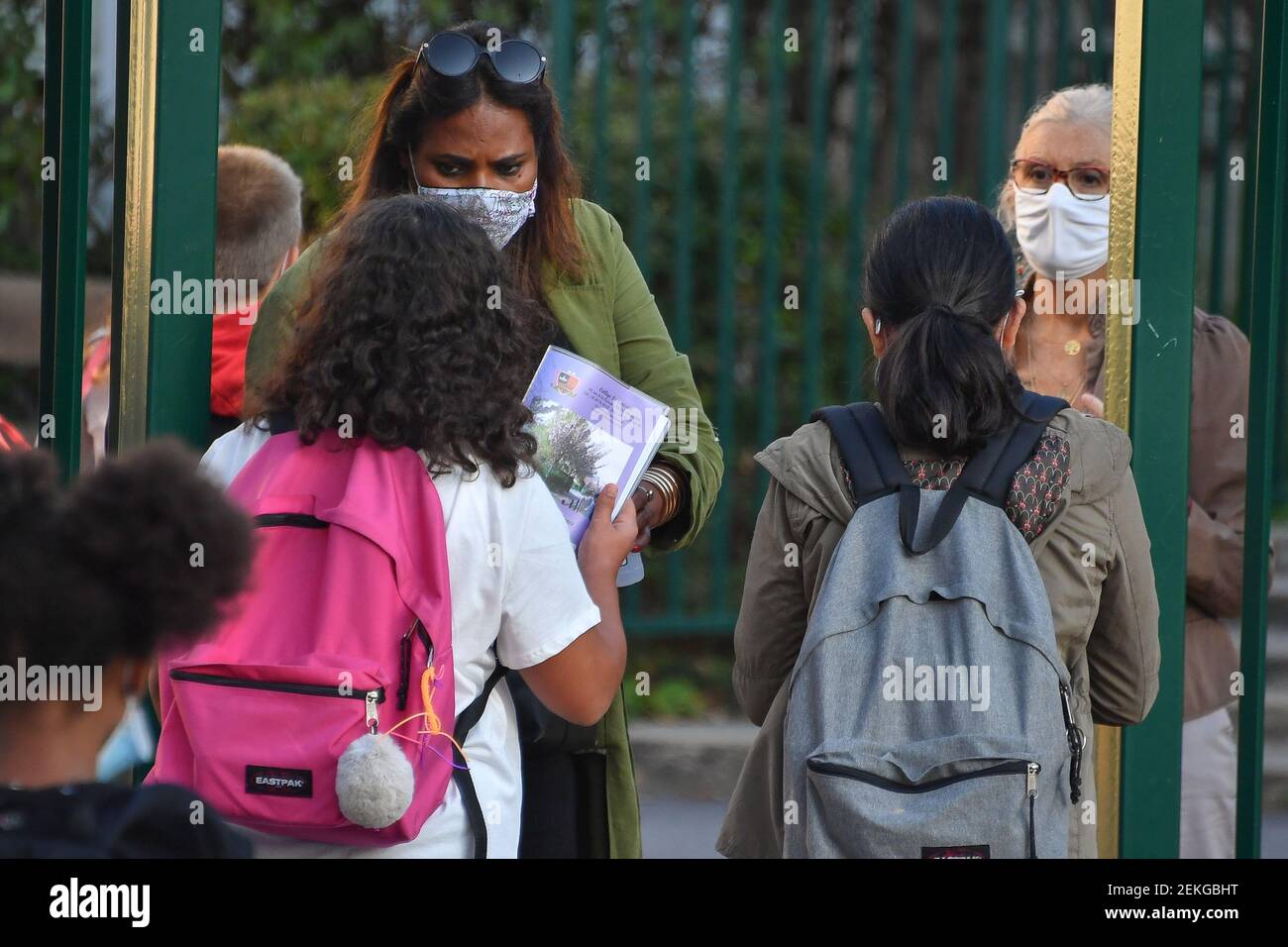 Students returns back to school during the Covid-19 pandemic in the college la Cerisaie in Charenton-le-Pont, Val de Marne, France on September 2, 2020. (Photo by Lionel Urman/Sipa USA) Stock Photo