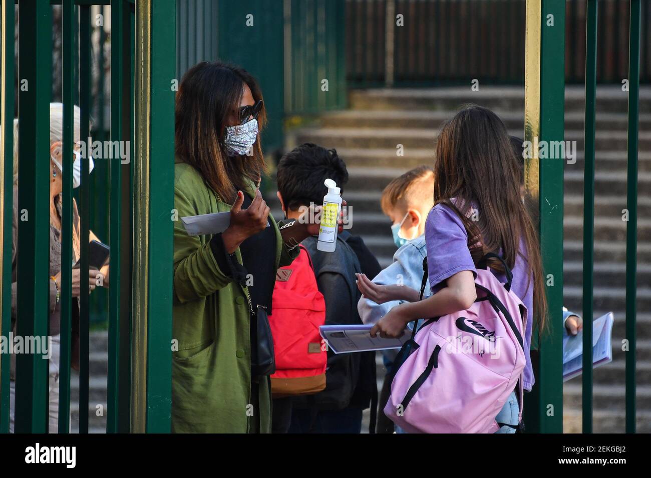 Students returns back to school during the Covid-19 pandemic in the college la Cerisaie in Charenton-le-Pont, Val de Marne, France on September 2, 2020. (Photo by Lionel Urman/Sipa USA) Stock Photo