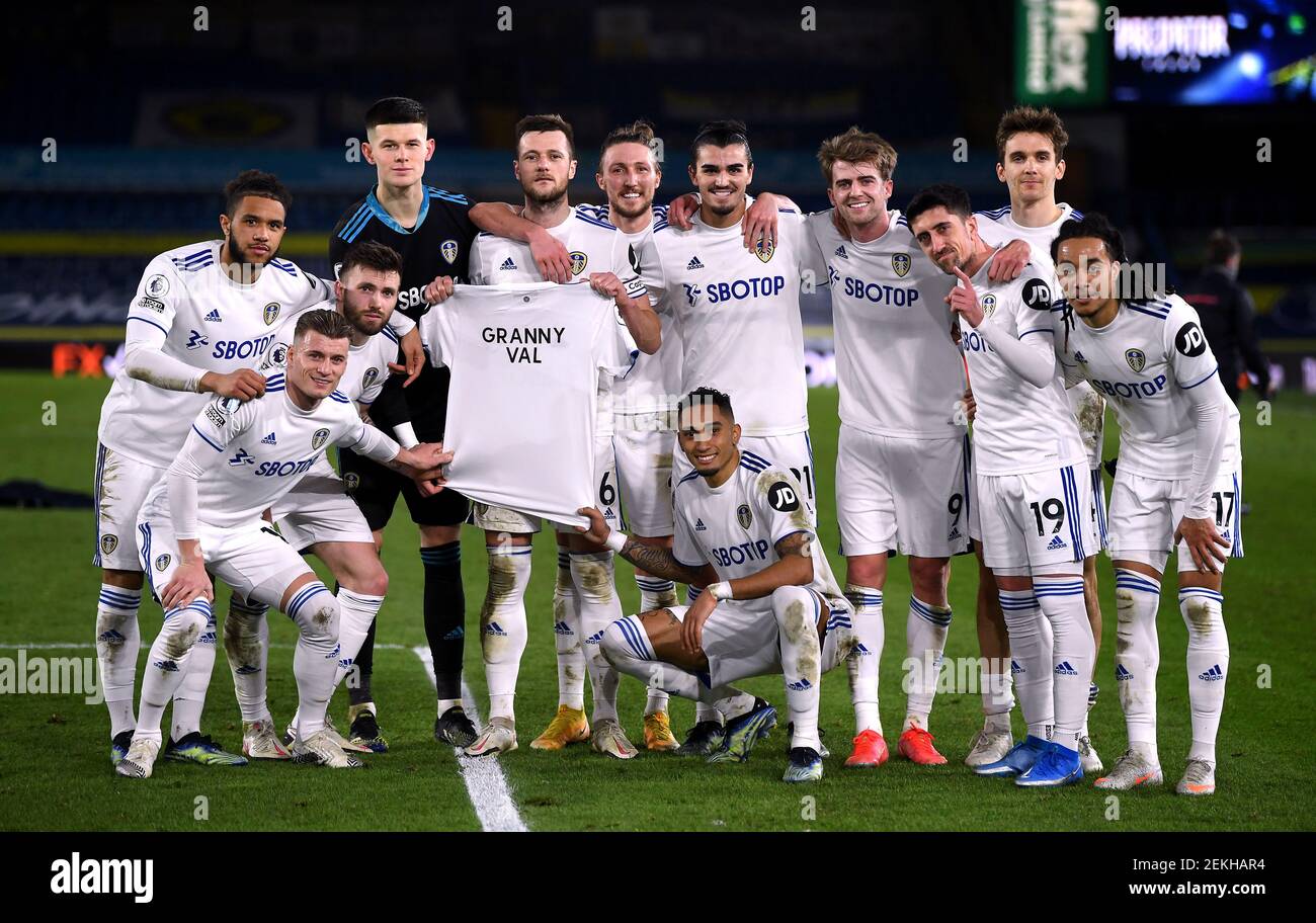 Leeds United players pose with a shirt that reads Granny Val in tribute to Kalvin Phillips’ Grandma after the Premier League match at Elland Road, Leeds. Picture date: Tuesday February 23, 2021. Stock Photo