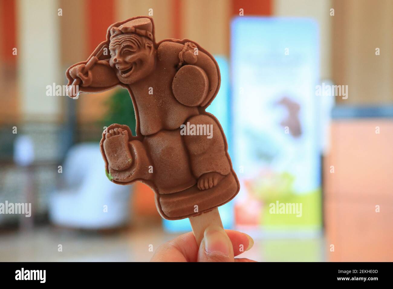 Chocolate ice cream whose shape comes from the cultural relic pottery