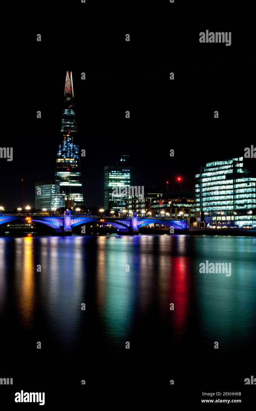 Reflection on london buildings hi-res stock photography and images - Alamy