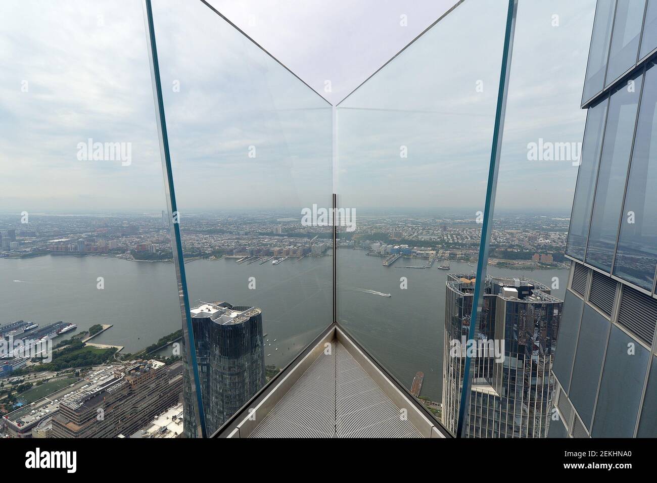 The glass corner facing New Jeresey at Edge, the new observation deck ...