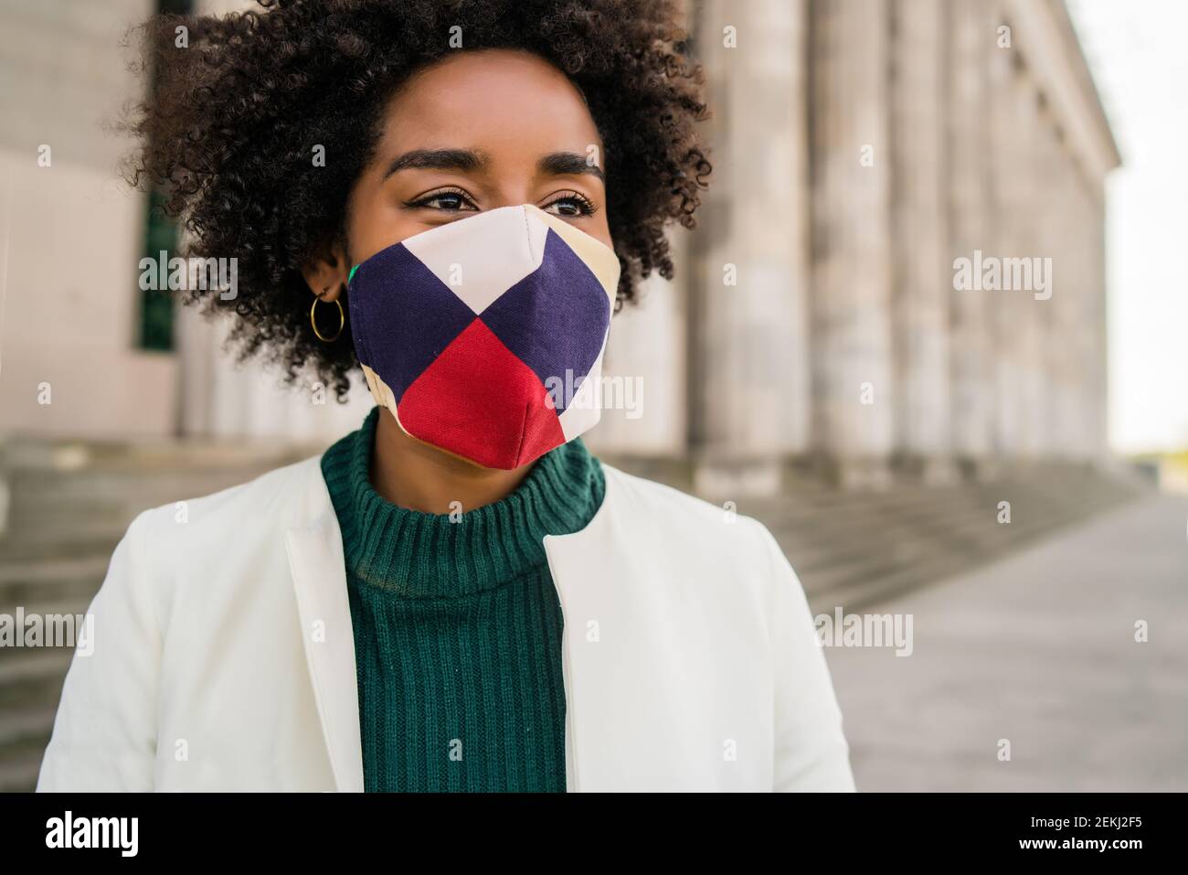 Portrait of afro business woman outdoors on the street Stock Photo - Alamy