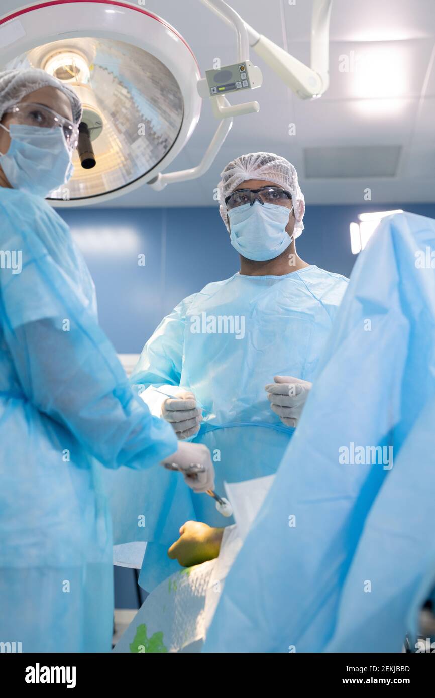 Serious female assistant surgeon hi-res stock photography and images ...