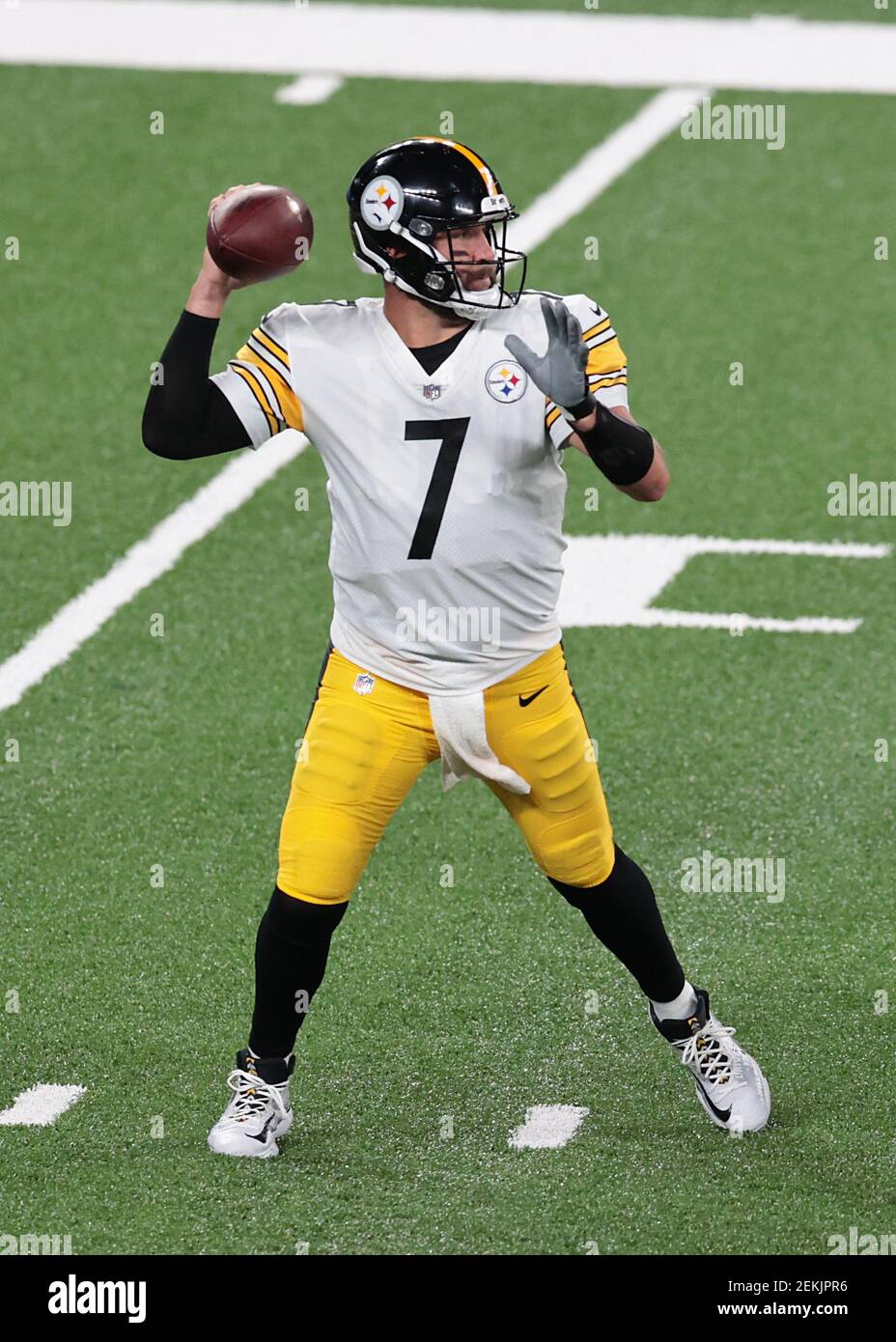Sep 14, 2020; East Rutherford, New Jersey, USA; Pittsburgh Steelers  quarterback Ben Roethlisberger (7) throws the ball during the first half  against the New York Giants at MetLife Stadium. Mandatory Credit: Vincent