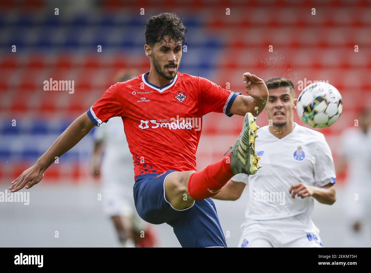 azeméis.net - FUTEBOL  A UD Oliveirense empatou hoje (0-0) contra o Paços  de Ferreira, no Estádio Carlos Osório, em jogo a contar para a jornada 10  da Liga 2. A equipa