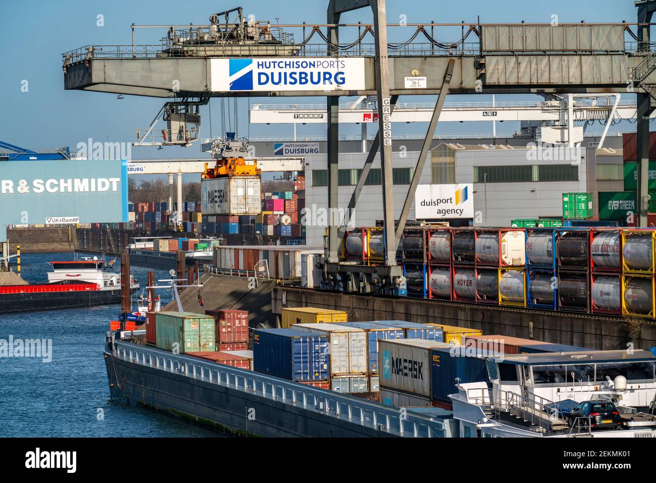 Port of Duisburg Ruhrort, container cargo ship being loaded and unloaded at DeCeTe, Duisburg Container Terminal, Duisport, Duisburger Hafen AG, Duisbu Stock Photo