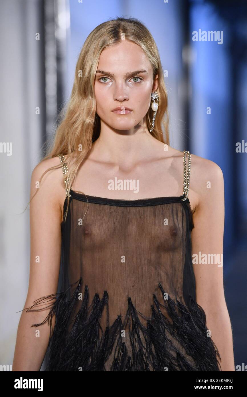 topless-catwalk-models A model walks on the runway during the No 21 womenswear fashion show during  Milan Fashion Week Spring /Summer 2021 on September 23, 2020 in Milan,  Italy. (Photo by Jonas Gustavsson/Sipa USA