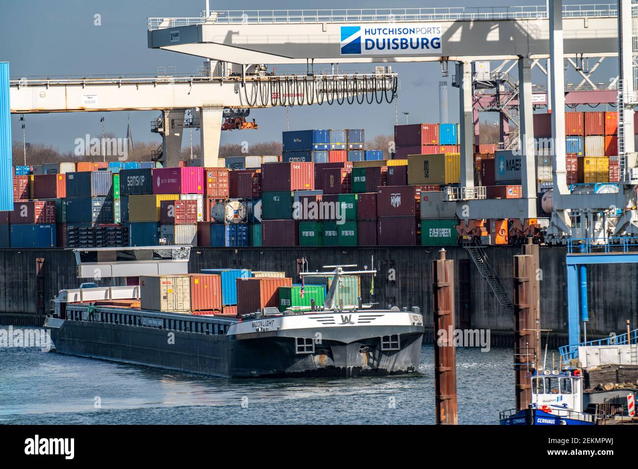 Port of Duisburg Ruhrort, container cargo ship being loaded and unloaded at DeCeTe, Duisburg Container Terminal, Duisport, Duisburger Hafen AG, Duisbu Stock Photo