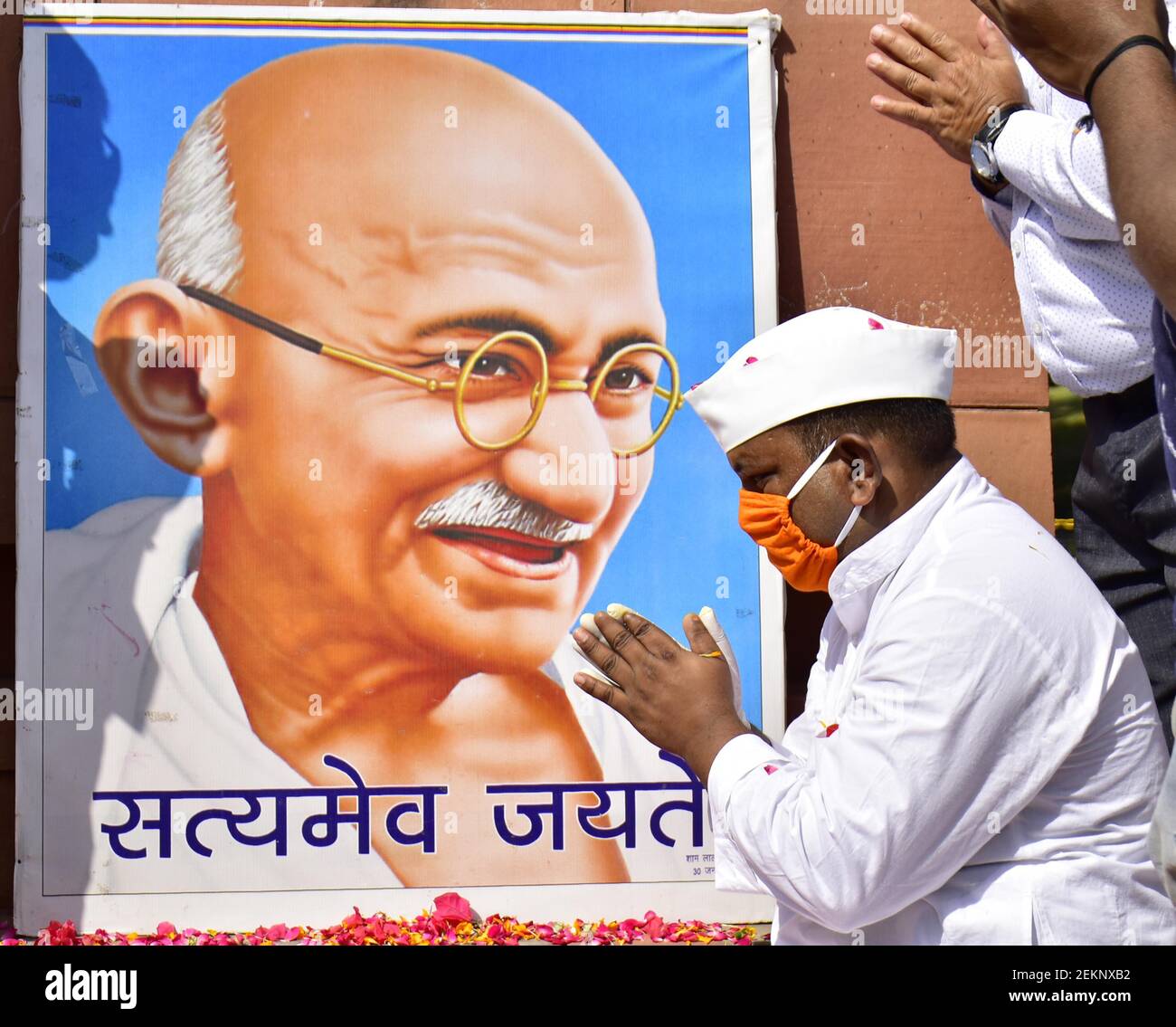 Amritsar India October 2 Social Worker Shyam Lal Gandhi Pays Tribute To A Portrait Of Mahatma Gandhi On The Occasion Of 151st Gandhi Jayanti At Ram Bagh Garden On October 2 Amritsar India October 2 Social Worker Shyam Lal Gandhi Pays Tribute To A Portrait Of Mahatma Gandhi On The Occasion Of 151st Gandhi Jayanti At Ram Bagh Garden On October 2