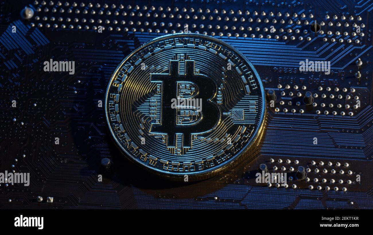 Gold farming computer hi-res stock photography and images - Alamy