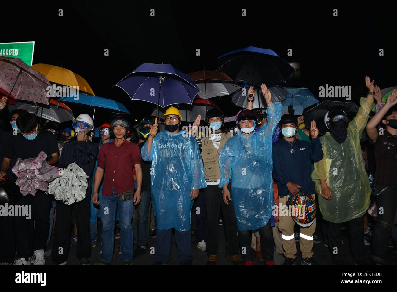 Protest Protection Kit Bangkok : Volunteers keep the protesters safe. Prepare personal ...