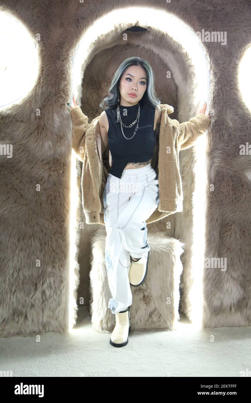 Chinese rapper and singer Vinida attends UGG commercial event in Shanghai,  China, 18 October 2020. (Photo by Stringer/ChinaImages/Sipa USA Stock Photo  - Alamy, image size:866x1390